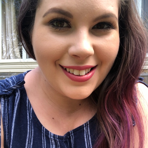 Meet your Posher, Amanda - Picture 1 of 1